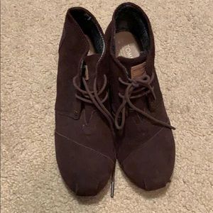 Toms suede wedge booties size 8w
